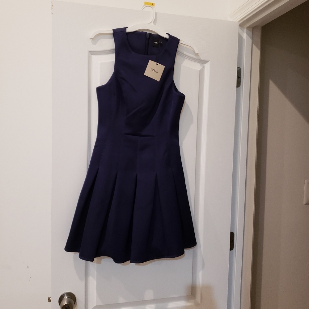 *NWT* Pleated Crew Neck Collar